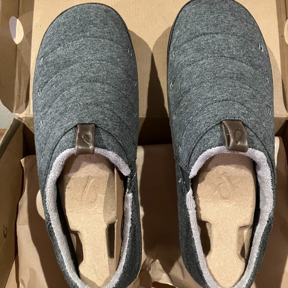 Olukai Men's Premium Slipper Size 10, Dark Shadow/Black